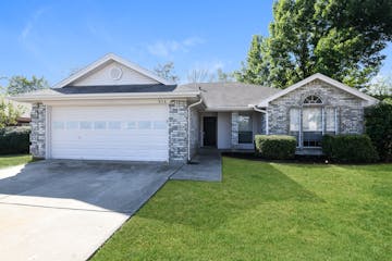 914 Pierce Arrow Dr Arlington, TX 76001